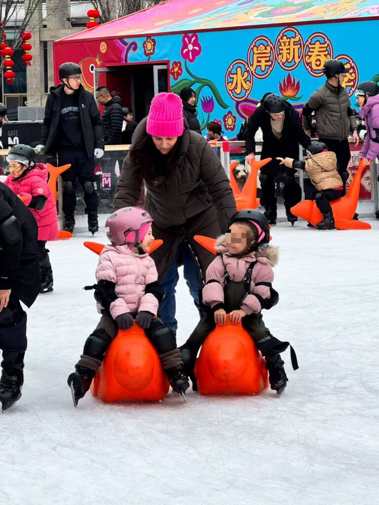 Von seltenen Schneeflöckchen ❄️, Kindergartenabenteuern und dem Leben außerhalb der Möbelhäuser eislauf maedels