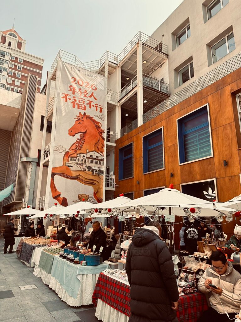 Zwischen Koffein-Mut, Schnäppchenjagden und österreichischen Köstlichkeiten: Ein Wochenende mit familiärer Unterstützung in Shanghai anfu road standln