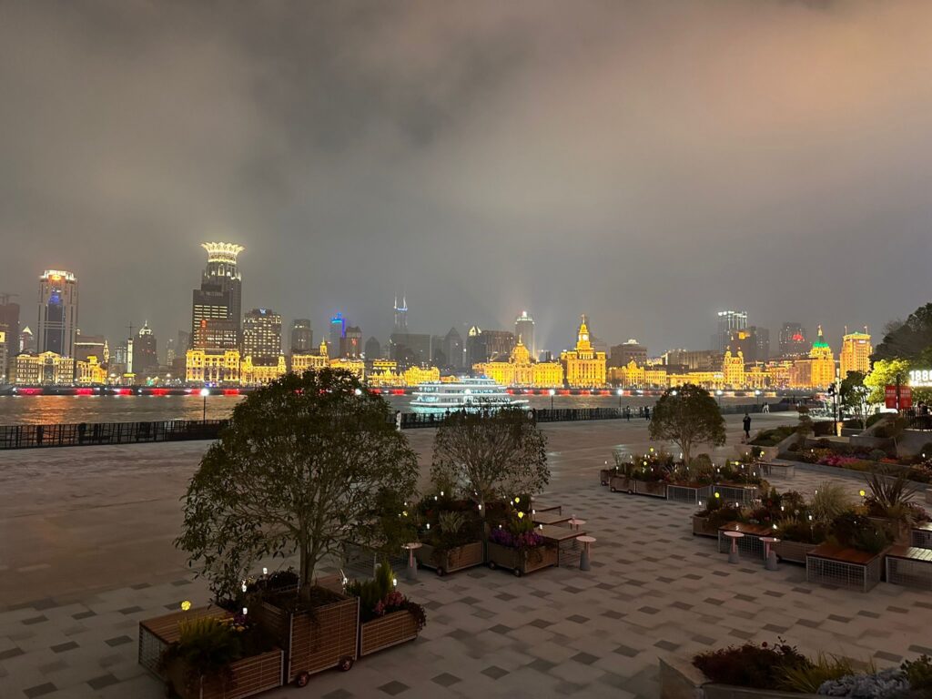 The Hai: Unsere Entdeckungstour durch Shanghais vielfältige Welt🌍 🇨🇳 🦈 bund park nacht