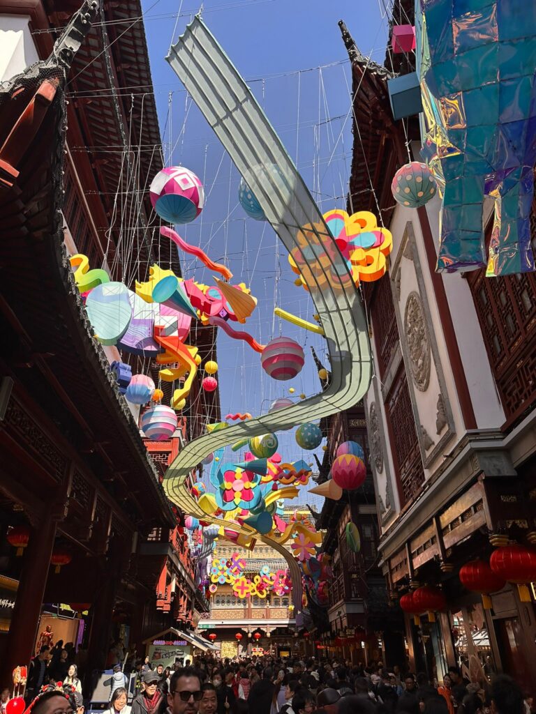 The Hai: Unsere Entdeckungstour durch Shanghais vielfältige Welt🌍 🇨🇳 🦈 lokale strasse