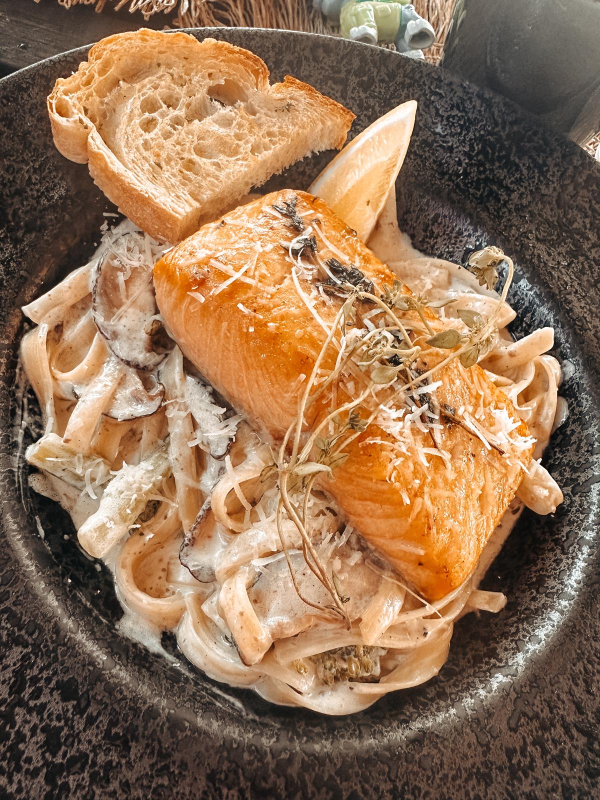 Thailand, Elefanten & ein bisschen Gutgläubigkeit – unser erster Asienurlaub 🫶 essen lachs