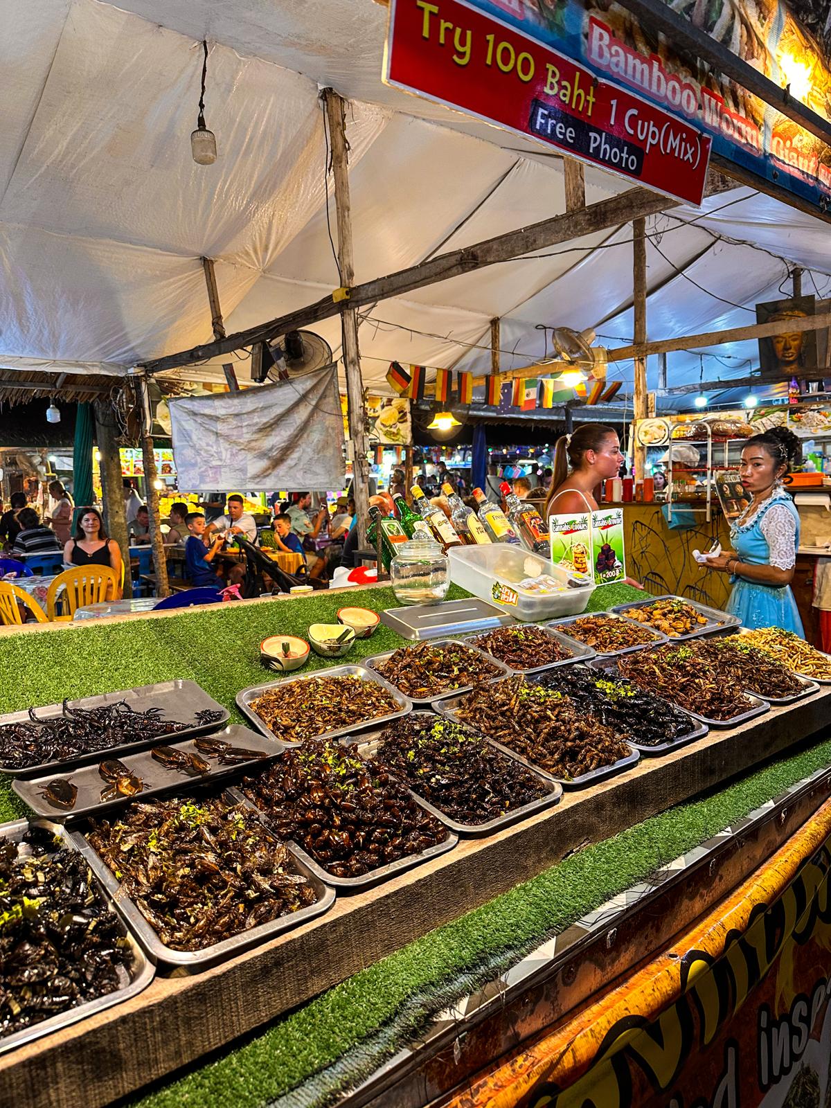 Thailand, Elefanten & ein bisschen Gutgläubigkeit – unser erster Asienurlaub 🫶 foodmarket night3