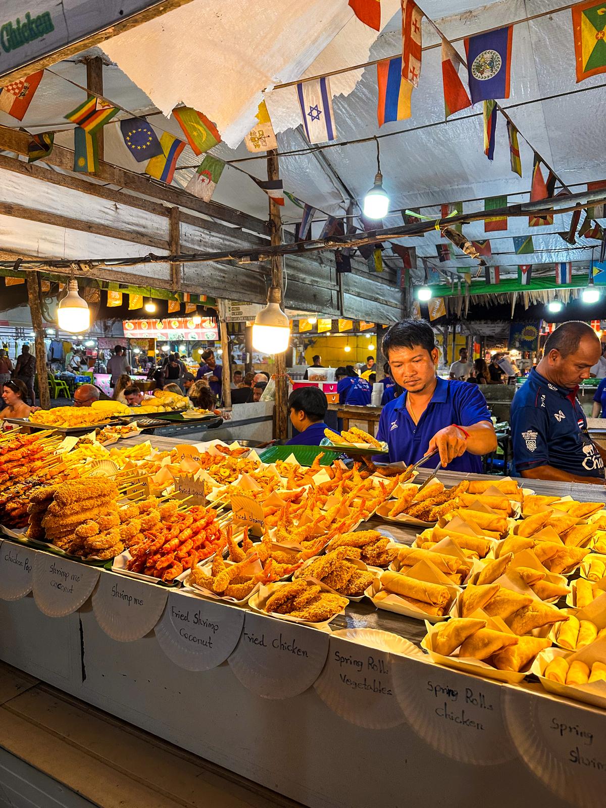 Thailand, Elefanten & ein bisschen Gutgläubigkeit – unser erster Asienurlaub 🫶 foodmarket night4