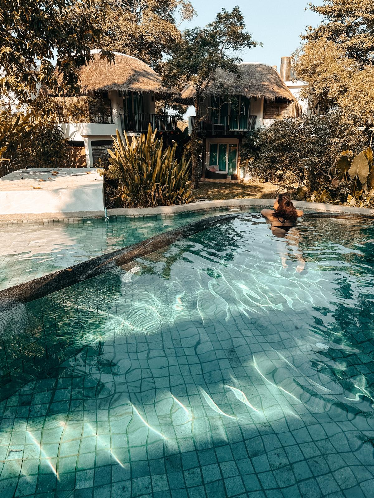Thailand, Elefanten & ein bisschen Gutgläubigkeit – unser erster Asienurlaub 🫶 pool