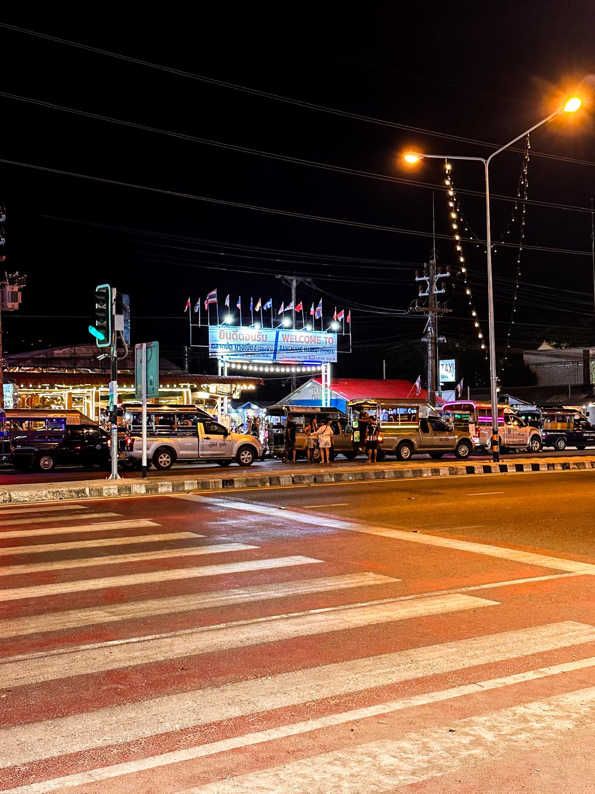 Thailand, Elefanten & ein bisschen Gutgläubigkeit – unser erster Asienurlaub 🫶 straße nachts