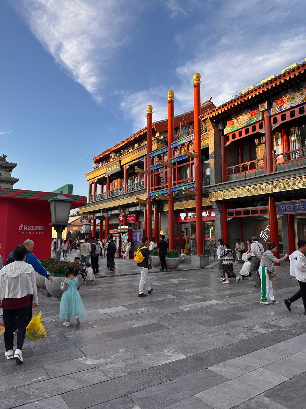 Peking – zwischen Verbotener Stadt, Great Wall und akutem Aperol-Notstand 😂 tith dashilar+quianmen street3