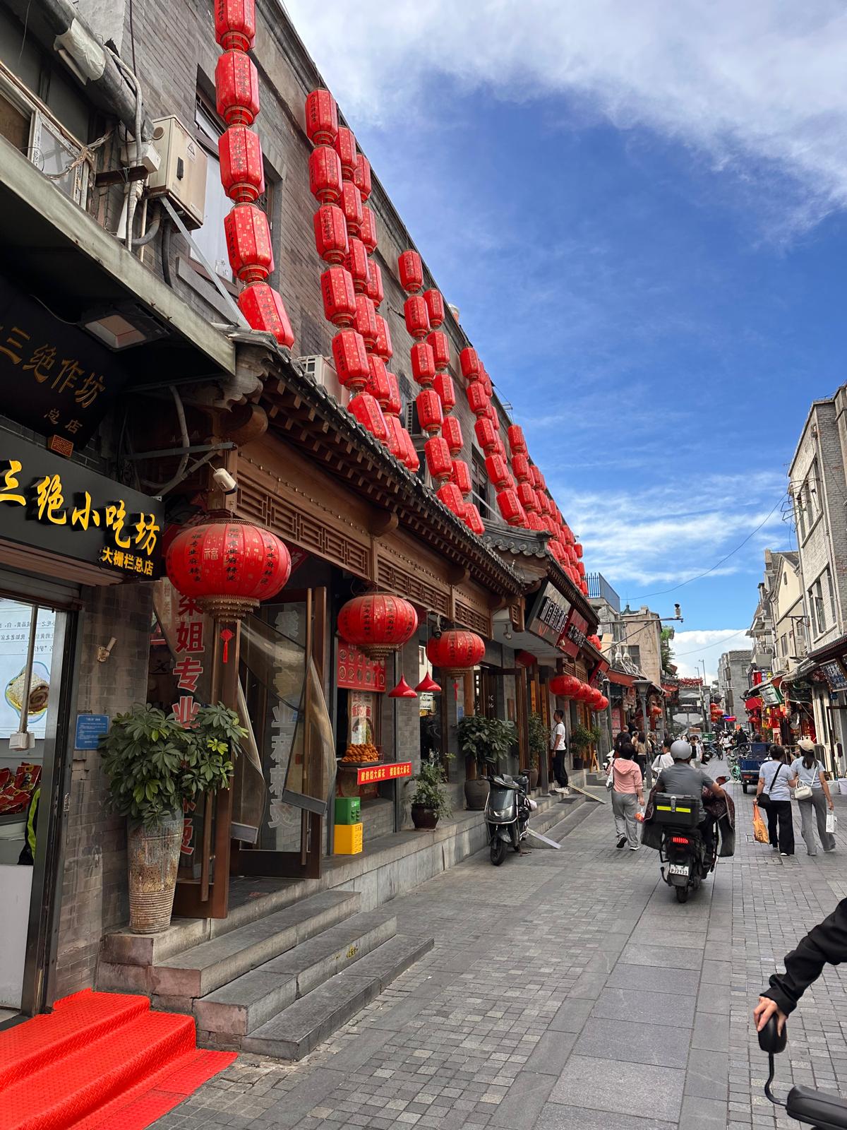 Peking – zwischen Verbotener Stadt, Great Wall und akutem Aperol-Notstand 😂 tith dashilar+quianmen street9